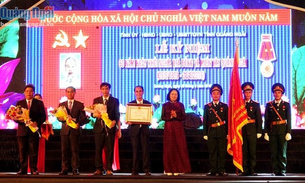Vize-Staatspräsidentin Dang Thi Ngoc Thinh nimmt an der Feier zum 60. Jahrestag des Widerstandkampfes Tra Bong teil