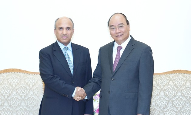 Premierminister Nguyen Xuan Phuc empfängt Botschafter Saudi-Arabiens und Außenhandelsminister Kubas 