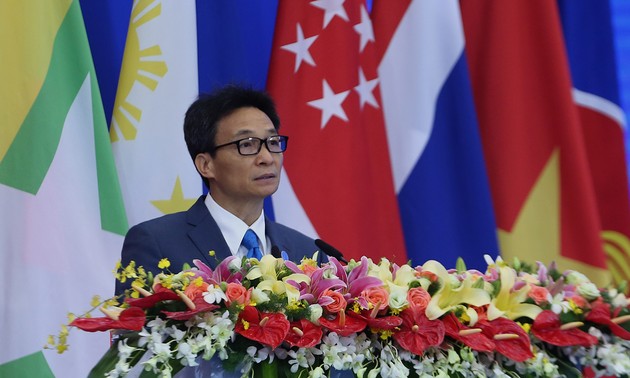 Vize-Premierminister Vu Duc Dam nimmt an der Eröffnung der 16. China-ASEAN-Messe teil