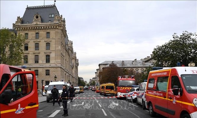 Attentäter der Messerattacke gegen Polizisten in Paris ist ein Extremist