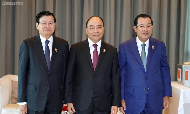 Premierminister Nguyen Xuan Phuc führt bilaterale Treffen am Rande des 35. ASEAN-Gipfels