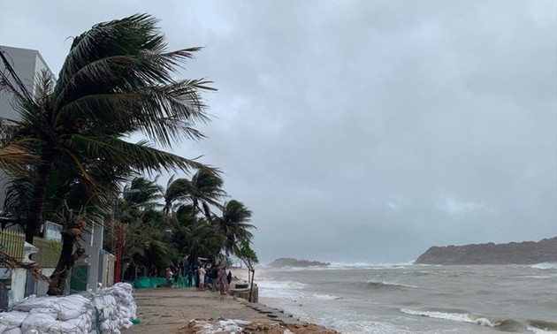 Taifun Nakri ist zu einem tropischen Tiefdruckgebiet geschwächt