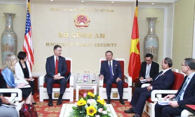 Minister für öffentliche Sicherheit To Lam empfängt den US-Botschafter