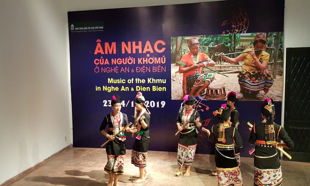 Musik der Volksgruppe Khomu in Hanoi vorgestellt