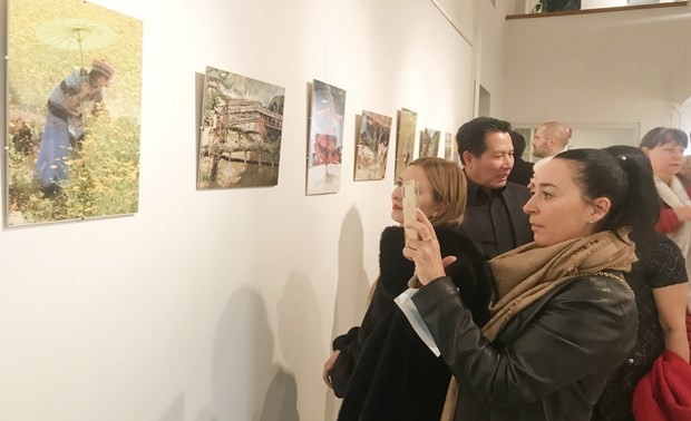 Eröffnung der Fotoausstellung “Der vietnamesische Herzschlag” in Ungarn