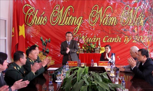 Arbeitsgruppe des Parlaments beglückwünscht Volksgruppen in der Provinz Lai Chau zum Tetfest