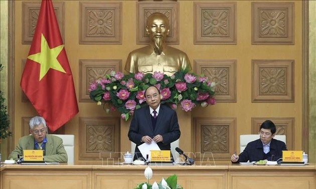 Premierminister Nguyen Xuan Phuc tagt mit den Wirtschaftsberatern