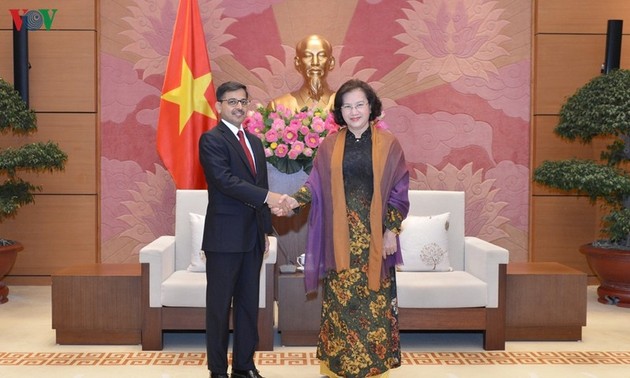 Parlamentspräsidentin Nguyen Thi Kim Ngan empfängt den indischen Botschafter