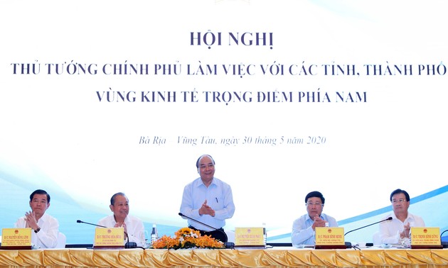 Erörterung von Maßnahmen für die wirtschaftliche Erholung in den südvietnamesischen Provinzen