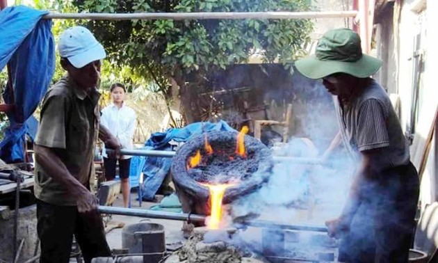 Traditioneller Bronzeguss im Dorf Tra Dong in Thanh Hoa