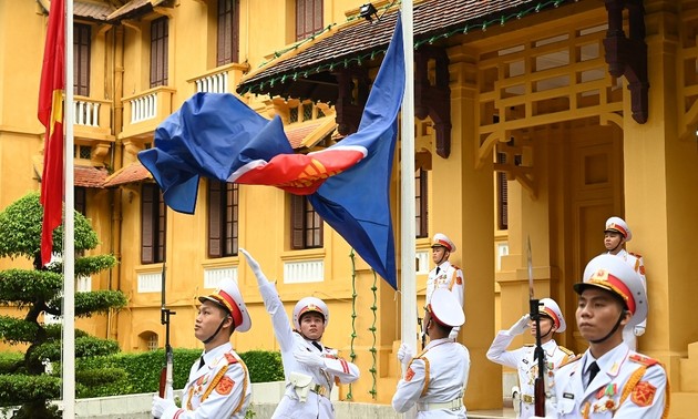 Zeremonie zum Hissen der Flaggen zum 53. Gründungstag der ASEAN