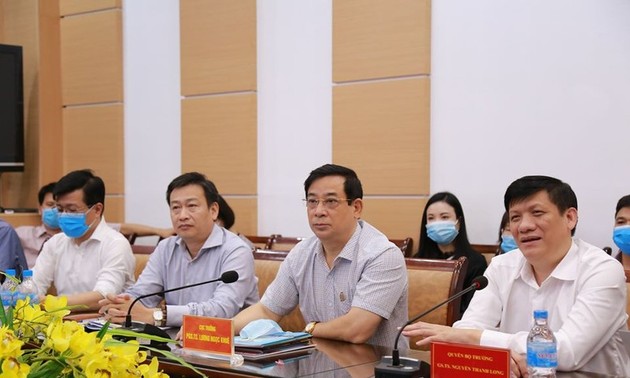 Das Gesundheitsministerium schickt weitere führende Professoren in Zentralvietnam zur Covid-19-Bekämpfung