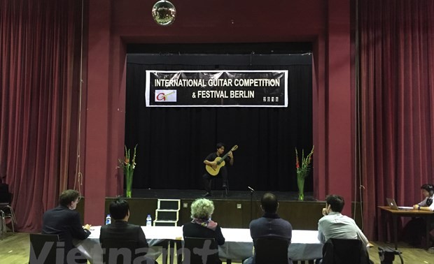 Vietnamesischer Kandidat gewinnt Preis beim Internationalen Gitarrenwettbewerb Berlin 2020