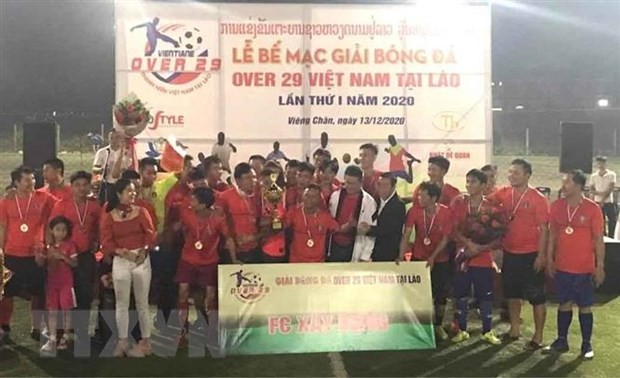 Abschluss des Fußballturniers “Over 29 Vietnam” in Laos