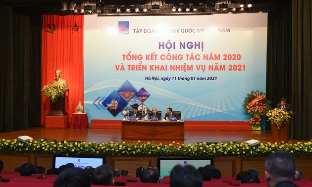 Premierminister Nguyen Xuan Phuc nimmt an Konferenz zur Umsetzung der Aufgabe im Jahr 2021 von Petrovietnam teil