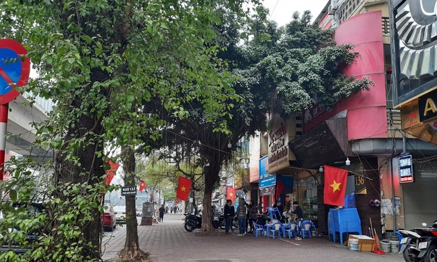 Hanoi wird im Vorfeld des 13. Parteitags mit Nationalflaggen geschmückt