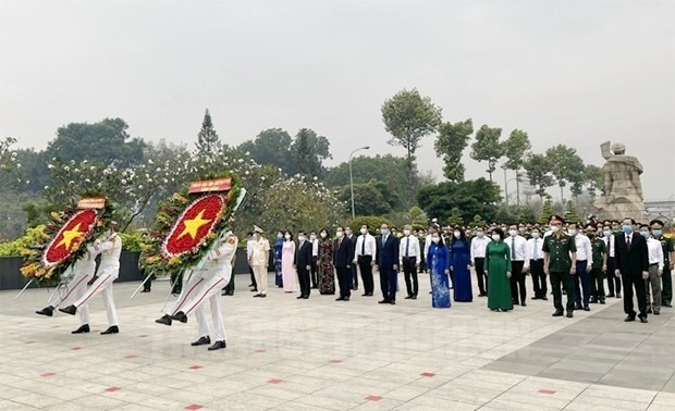 Leiter von Ho-Chi-Minh-Stadt besuchen den Friedhof der gefallenen Soldaten