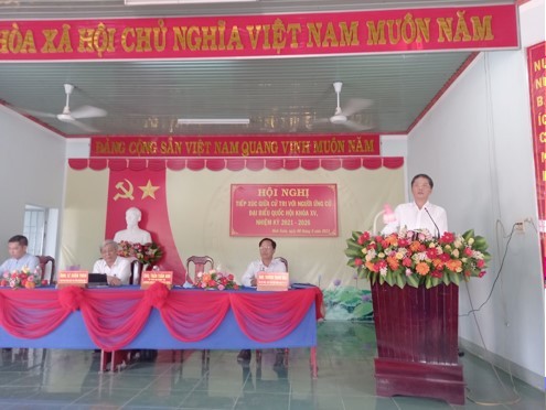 Leiter der zentralen Wirtschaftskommission Tran Tuan Anh trifft Wähler in der Provinz Khanh Hoa