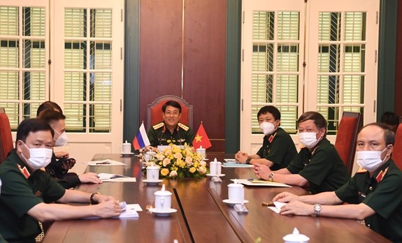 Zusammenarbeit zwischen der Politikabteilung der Armee Vietnams und der Politikabteilung der Streitkräfte Russlands