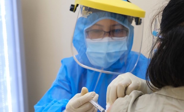Testinjektion des in Vietnam hergestellten ARCT-154-Impfstoffs mit US-amerikanischer Technologie