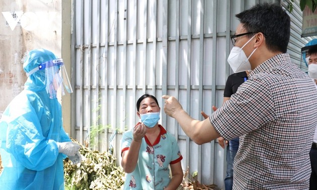 Vize-Premierminister Vu Duc Dam überprüft die Bekämpfung der Covid-19-Epidemie in Binh Duong