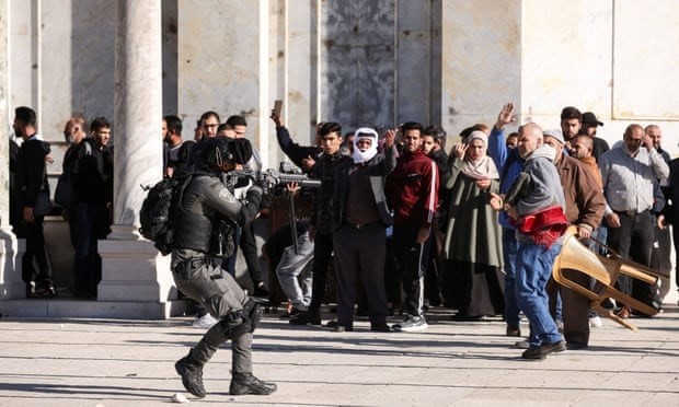 Zusammenstöße zwischen den Palästinensern und der israelischen Polizei in der Al-Aqsa-Moschee