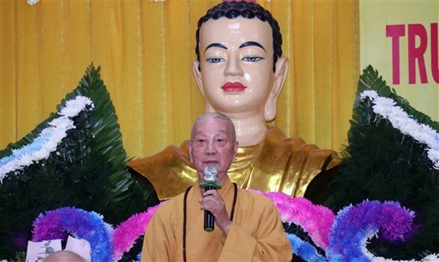 Vietnamesische Mönche, Nonnen und Buddhisten begrüßen den Vesak-Tag 2022