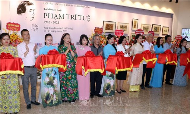 Ausstellung der bildenden Kunstwerke des verstorbenen Malers Pham Tri Tue