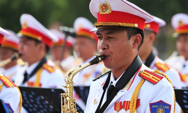 438 Instrumentalisten und Künstler treten beim Polizeimusikfestival der ASEAN und Partner-Länder in der Fußgängerzone in Hanoi auf