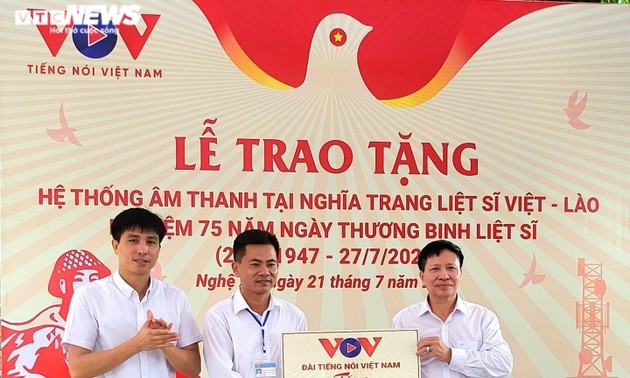 VOV überreicht dem Internationalen Soldatenfriedhof Vietnam – Laos ein Soundsystem