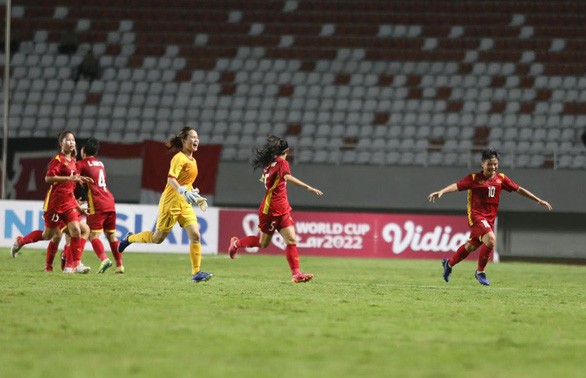 Das vietnamesische U18-Frauenteam besiegt Indonesien