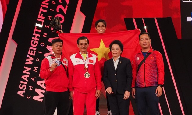 Vietnamesische Gewichtheber gewinnen asiatische Goldmedaillen