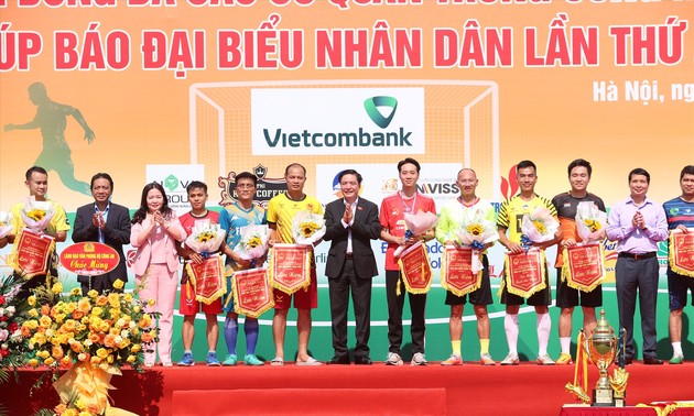 Eröffnung des 23. Fußballturniers um den Pokal der Zeitung “Dai bieu Nhan dan” 