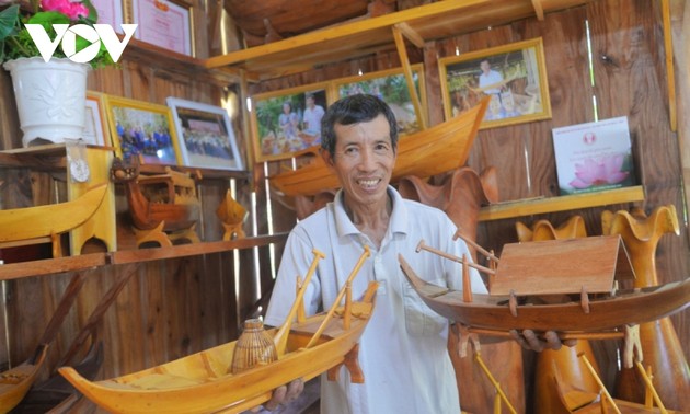 Neue Orientierung im Dorf für Bootsbau in der Provinz Dong Thap