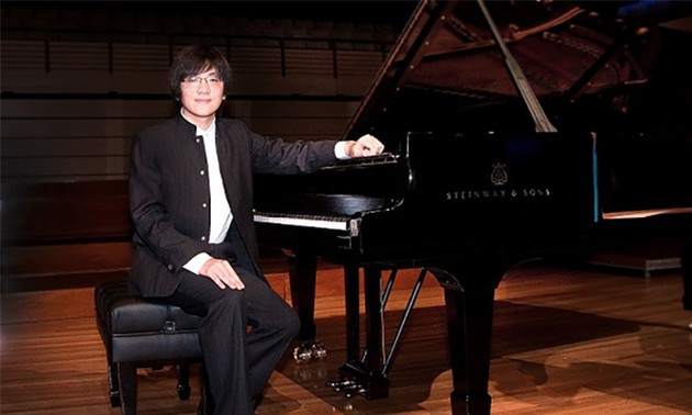 Das junge Klaviertalent Luu Hong Quang spielt Beethovens Werk