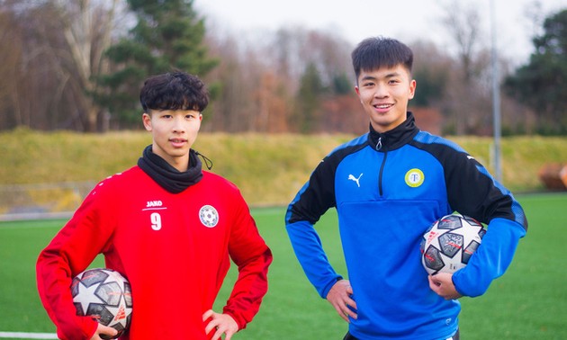 Zwei tschechische Fußballspieler mit vietnamesischer Abstammung wollen in Vietnam Fußball spielen