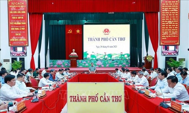 Premierminister Pham Minh Chinh: Die Entwicklung der Autobahnen im Mekong-Delta als Priorität bezeichnet