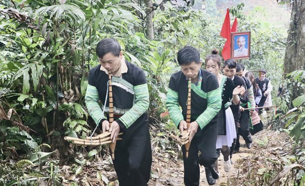 Das Fest zur Verehrung des Waldgottes Na Hau in Yen Bai