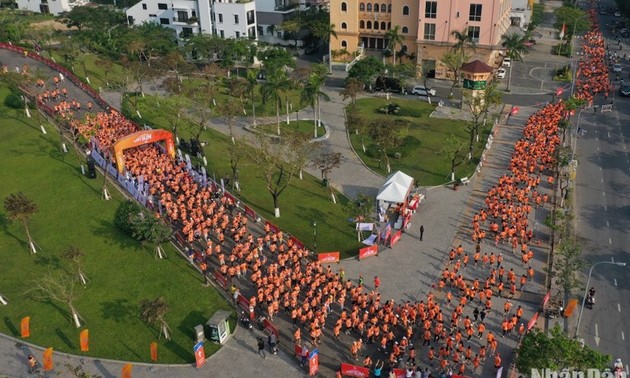 Mehr als 6000 Menschen nehmen am Laufturnier Happy Run teil