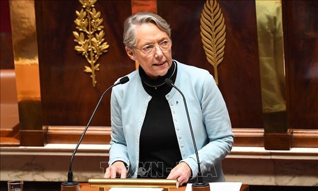 Frankreichs Premierministerin Elisabeth Borne übersteht zwei Misstrauensvoten im Parlament