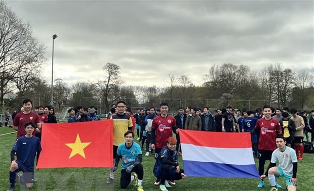 Sportturnier zum 50. Jahrestag der Aufnahme diplomatischer Beziehungen zwischen Vietnam und den Niederlanden