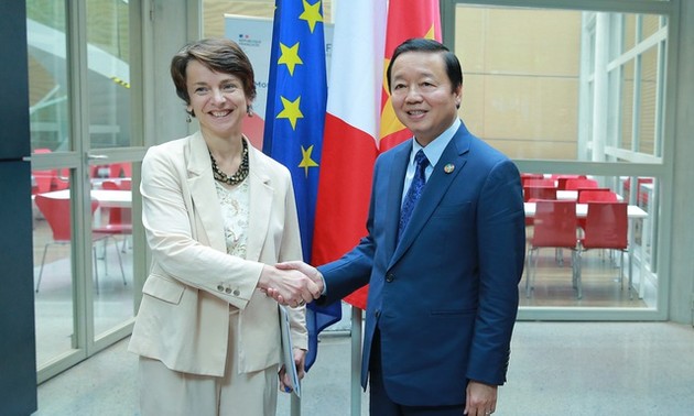 Vize-Premierminister Tran Hong Ha trifft die stellvertretende Generaldirektorin der französischen Entwicklungsagentur