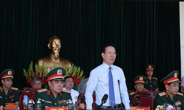 Staatspräsident Vo Van Thuong überprüft die Kampfbereitschaft der Militärzone 2