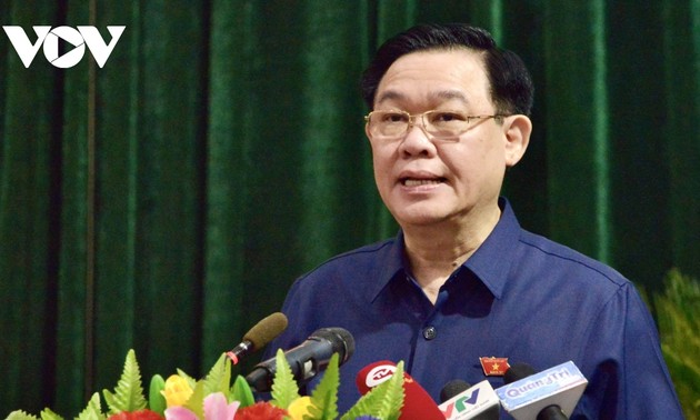 Parlamentspräsident Vuong Dinh Hue: Institutionen zur Entwicklung der Provinz Quang Tri weiterhin vervollkommnen