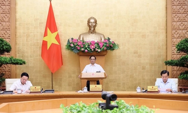 Premierminister Pham Minh Chinh leitet die Regierungssitzung zum Gesetzesaufbau im Juli