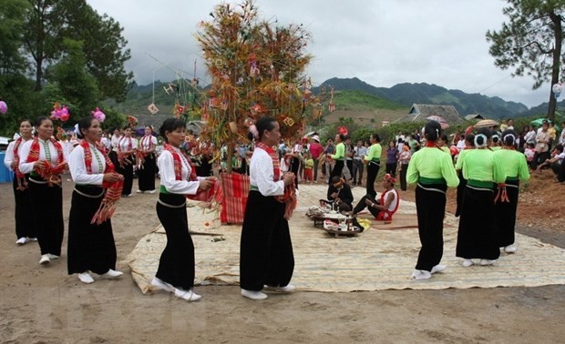 Vietnam bewahrt und entwickelt Folkloretänze