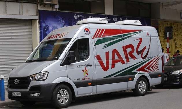 FIFA stellt zwei weitere VAR-Fahrzeuge für den vietnamesischen Fußball bereit
