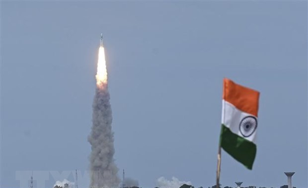 Indiens Mondfahrzeug bereitet sich auf die Landung auf der Mondoberfläche vor