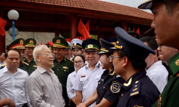KPV-Generalsekretär Nguyen Phu Trong besucht den internationalen Grenzübergang Huu Nghi in Lang Son