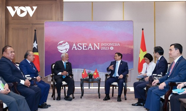 Premierminister Pham Minh Chinh trifft seinen Amtskollegen aus Timor-Leste und WEF-Vorsitzender